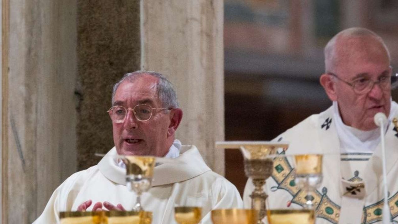 Vicario del Papa Francisco es hospitalizado tras detectarle Covid-19