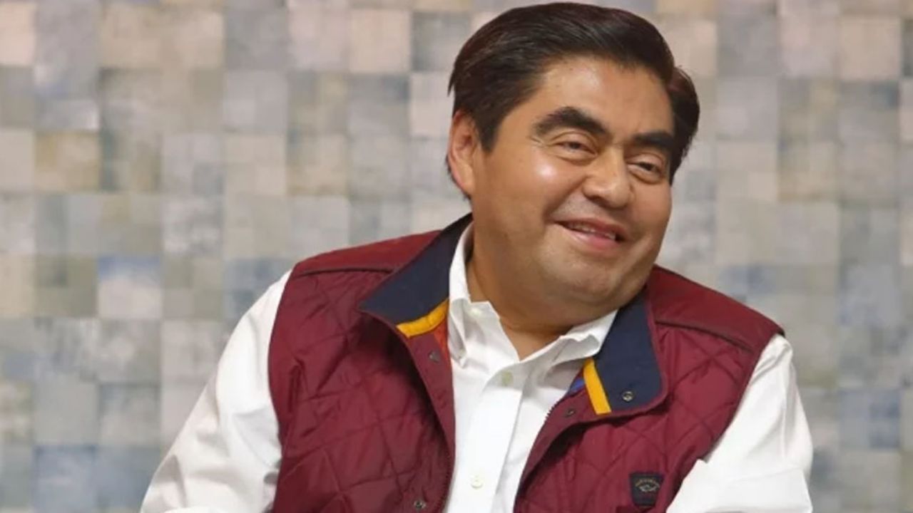 “Caldo de pollo y chile picao”: Remedio de Miguel Barbosa contra el Covid-19