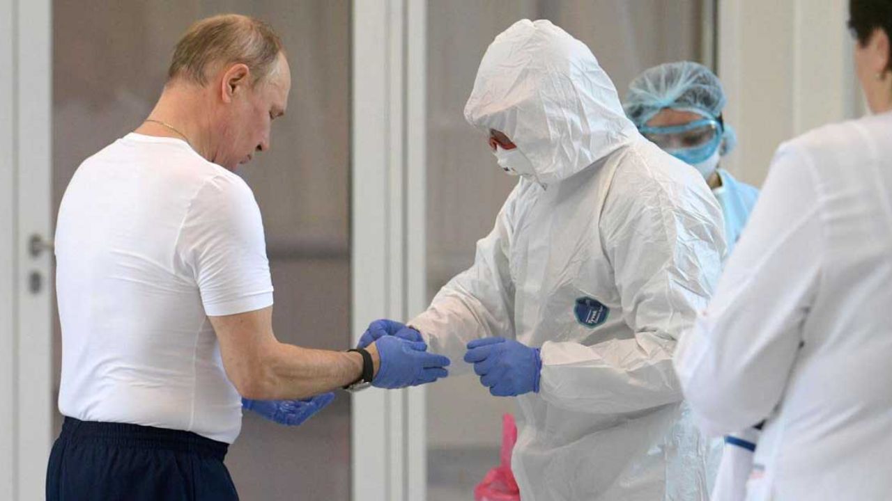 Médico que estuvo en contacto con Vladimir Putin da positivo en Covid-19
