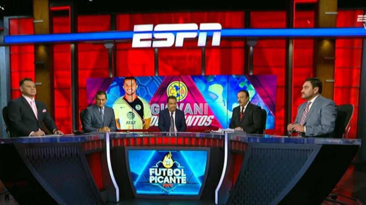 Ricardo Puig: El periodista puso picante programa de ESPN al enseñar de más