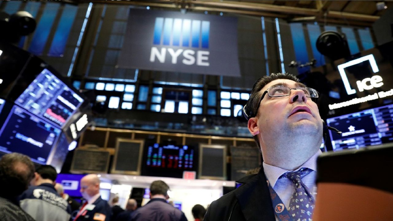 Índices bursátiles de EU, a la baja; Wall Street tendría su peor trimestre en la historia