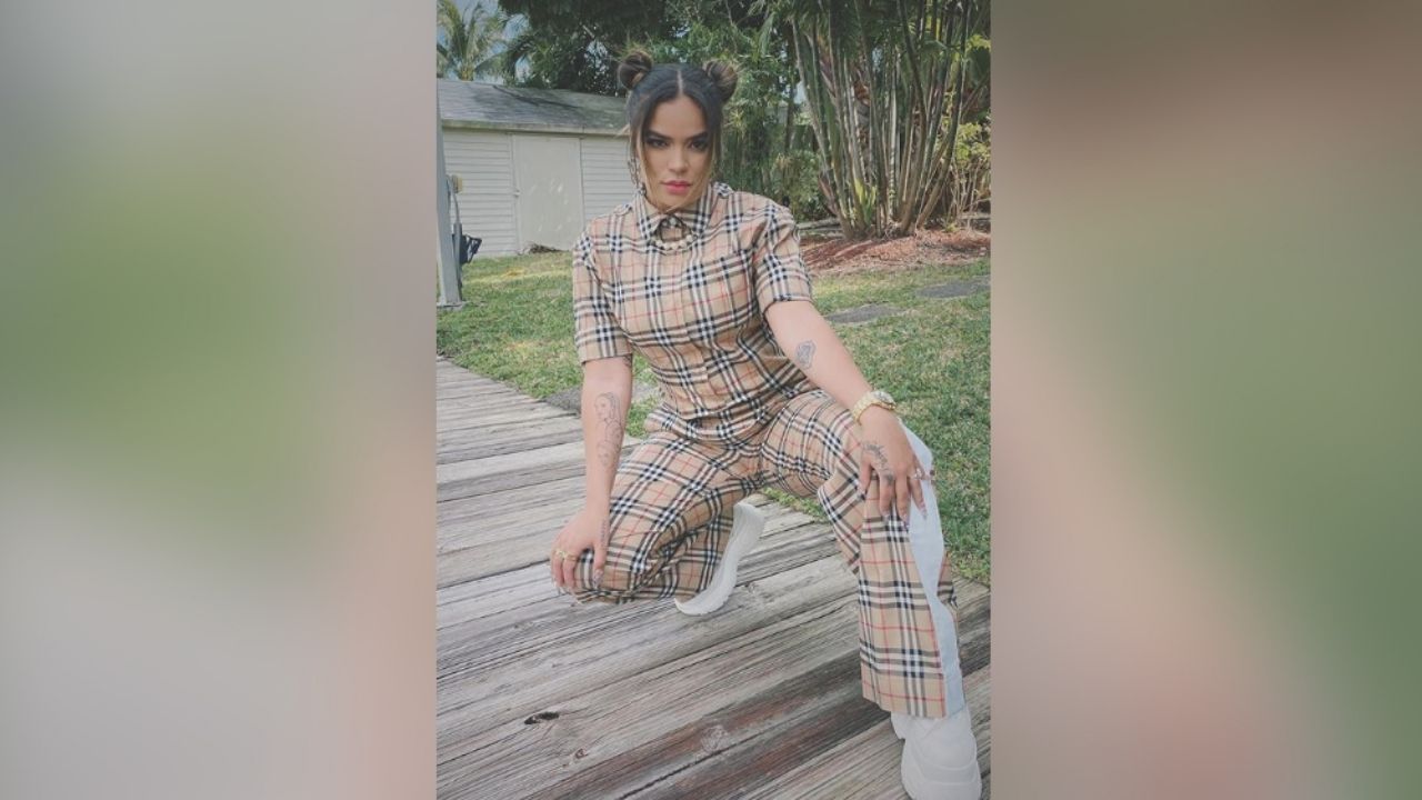Karol G ‘revienta’ Instagram con sensual baile: “Qué buenas montañas”