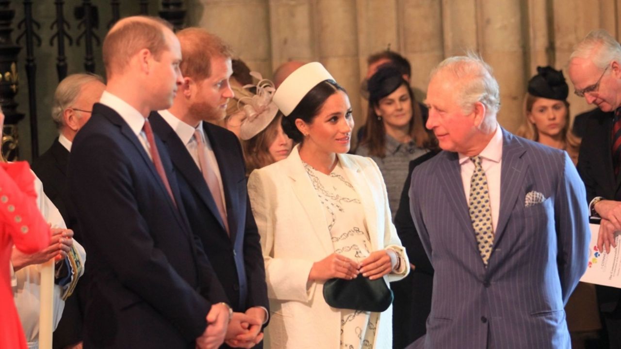 Por lástima, Príncipe Carlos pagaría por seguridad de Meghan y Harry en EU