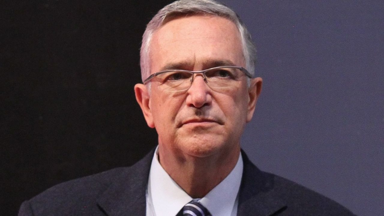 Dueño de TV Azteca afirma que México debe “seguir trabajando” pese a crisis