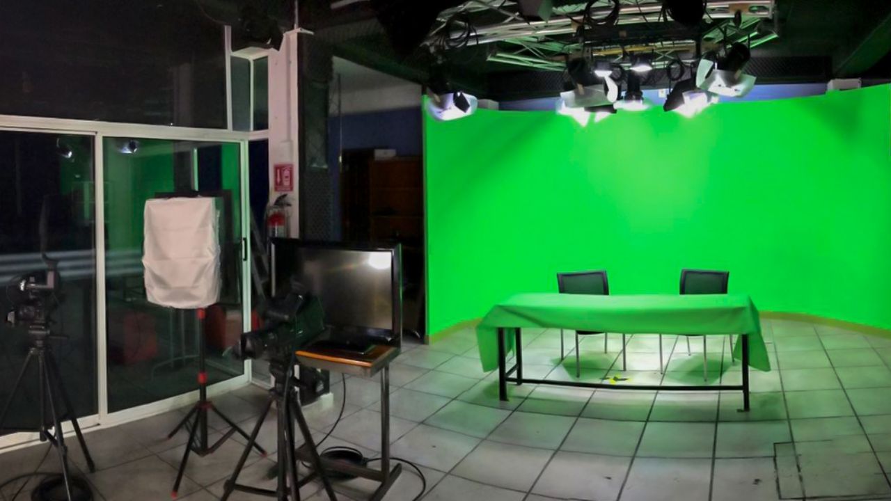 ¡Se van a los golpes! Conductora de Telemundo y ejecutiva se desgreñan en el foro