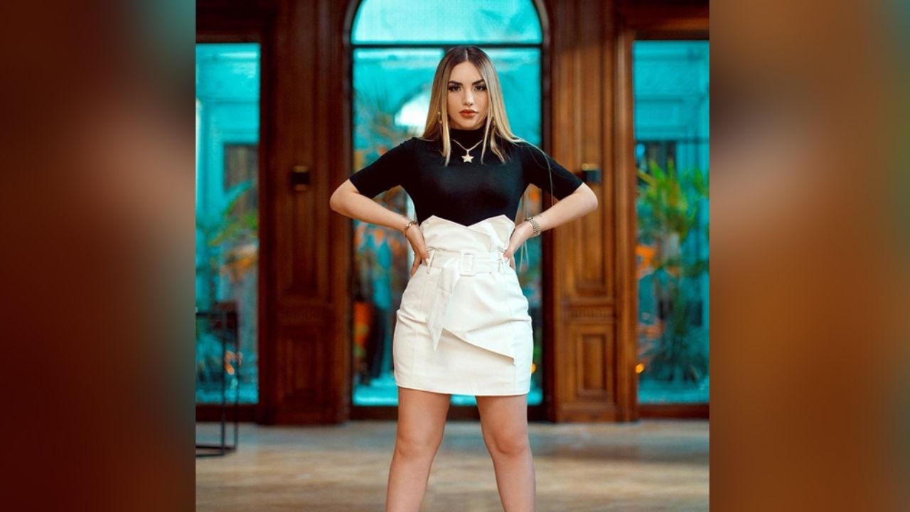 ¡Qué atrevida! Kimberly Loaiza sin pena alguna se exhibe en sostén al perrear