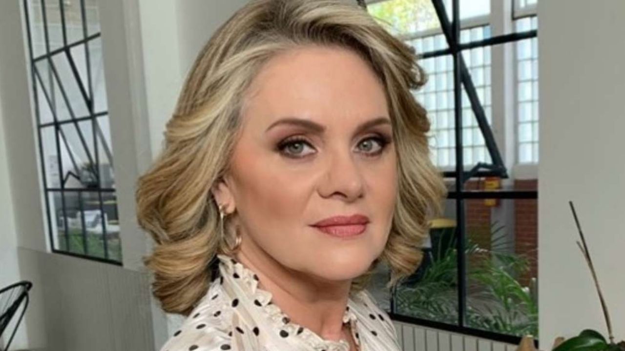Érika Buenfil causa sensación en Instagram con foto desmaquillada