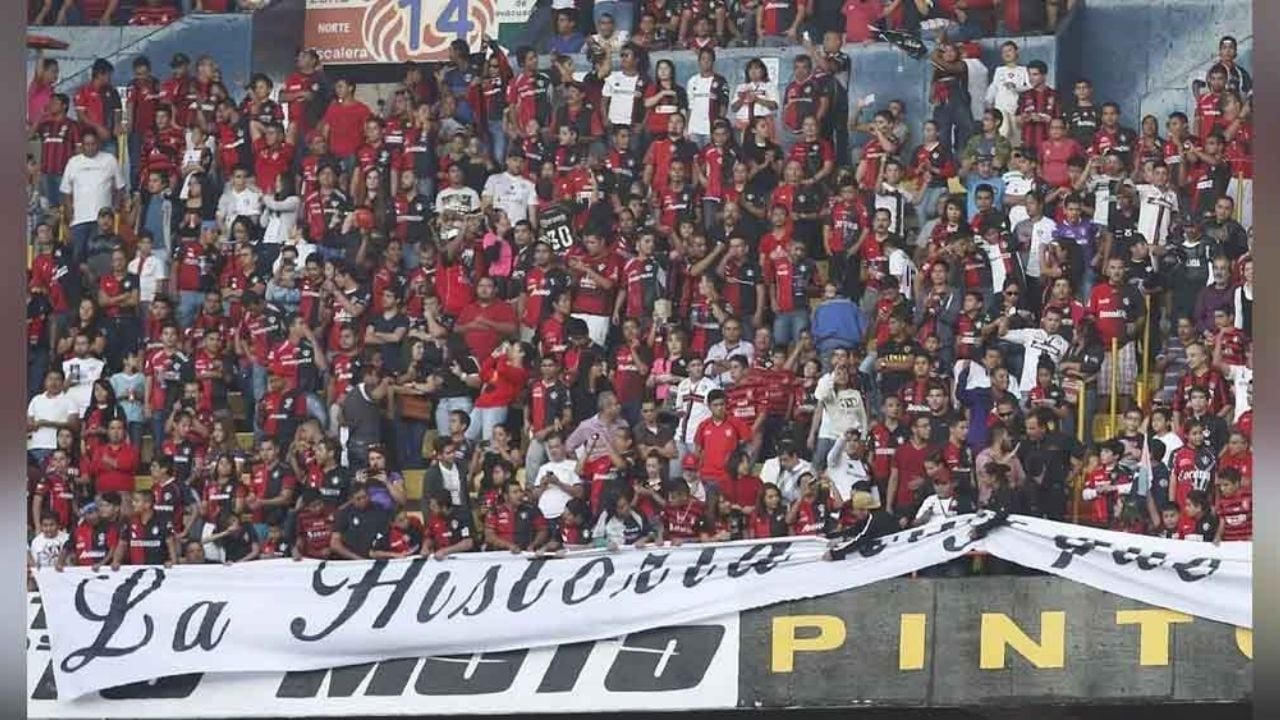 Barrista del Atlas muere en el hospital tras pelea en el Jalisco