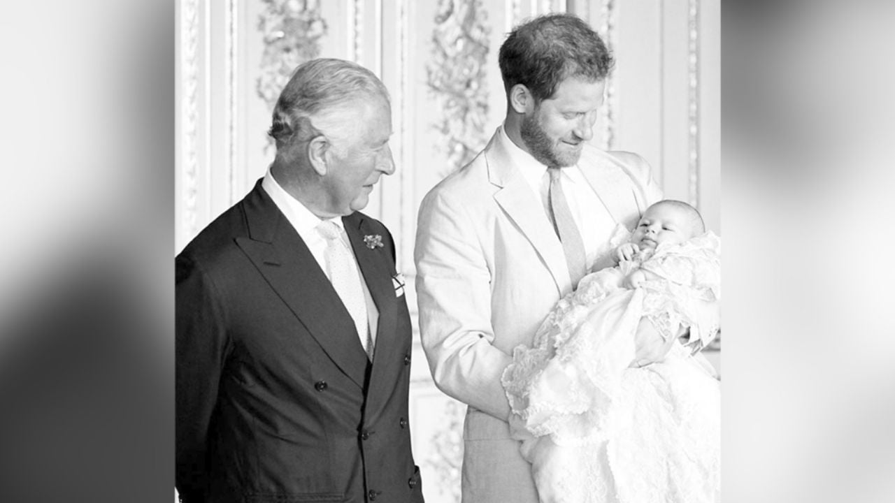 Archie aparece al lado del Príncipe Carlos ¿se lo dejarían Meghan y Harry?