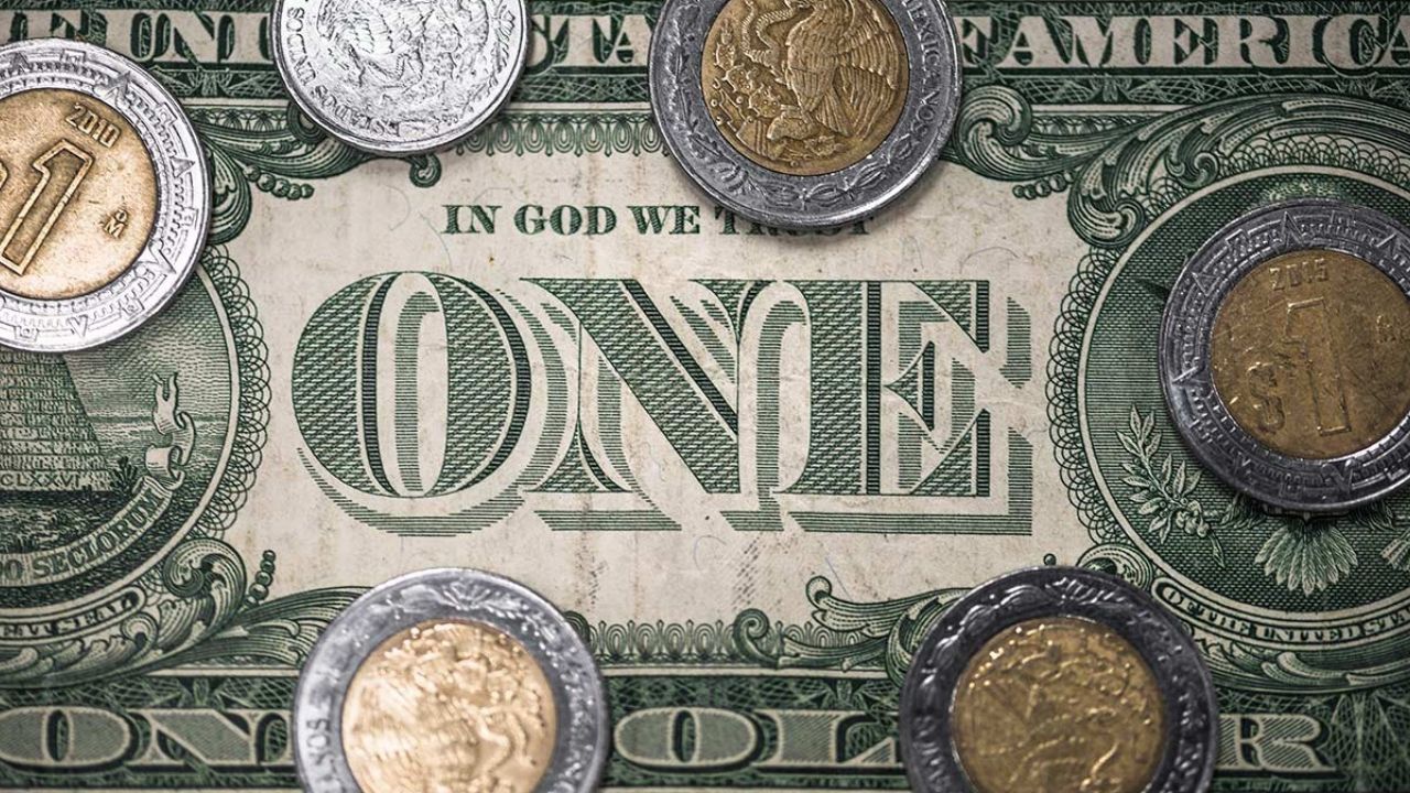 Coronavirus provoca una caída para el peso frente al dólar y se enfila a otra mala semana