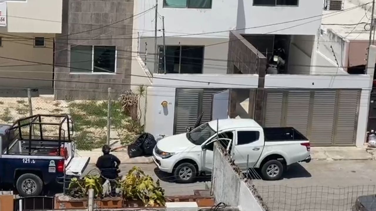 Fuerte enfrentamiento en Cancún entre policías y delincuentes deja 11 detenidos