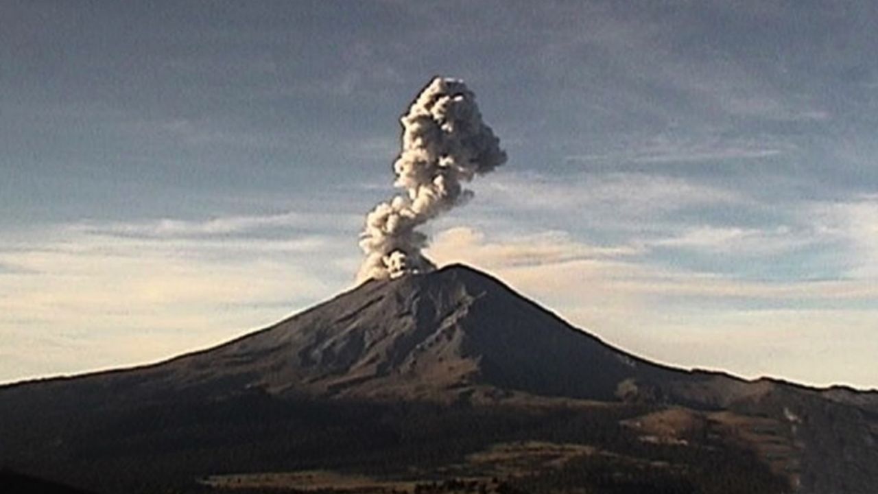 Continúa la alerta en el Popocatépetl, emite 148 exhalaciones en 24 horas