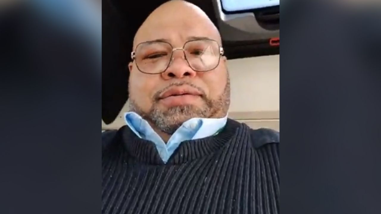 Chofer muere por Covid-19 poco después de quejarse de pasajero “con tos excesiva”