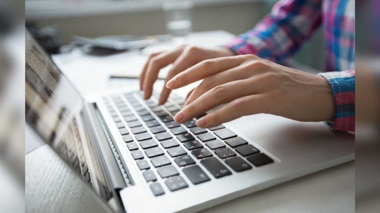 Exhibicionista hackea clase en Zoom y se expone desnudo ante alumnos