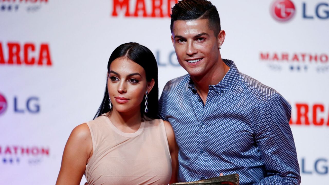 ¿Cristiano Ronaldo cambia de look? Su pareja le corta el cabello en casa