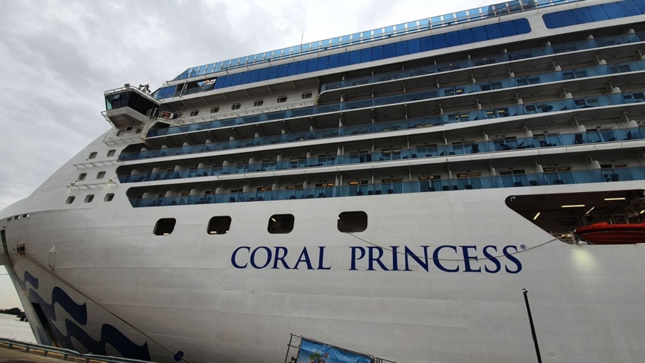 Mueren dos pasajeros de un crucero; hay decenas de contagios por Covid-19