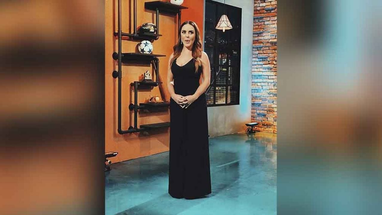 Patty López de la Cerda cautiva con su sonrisa frente a la ventana