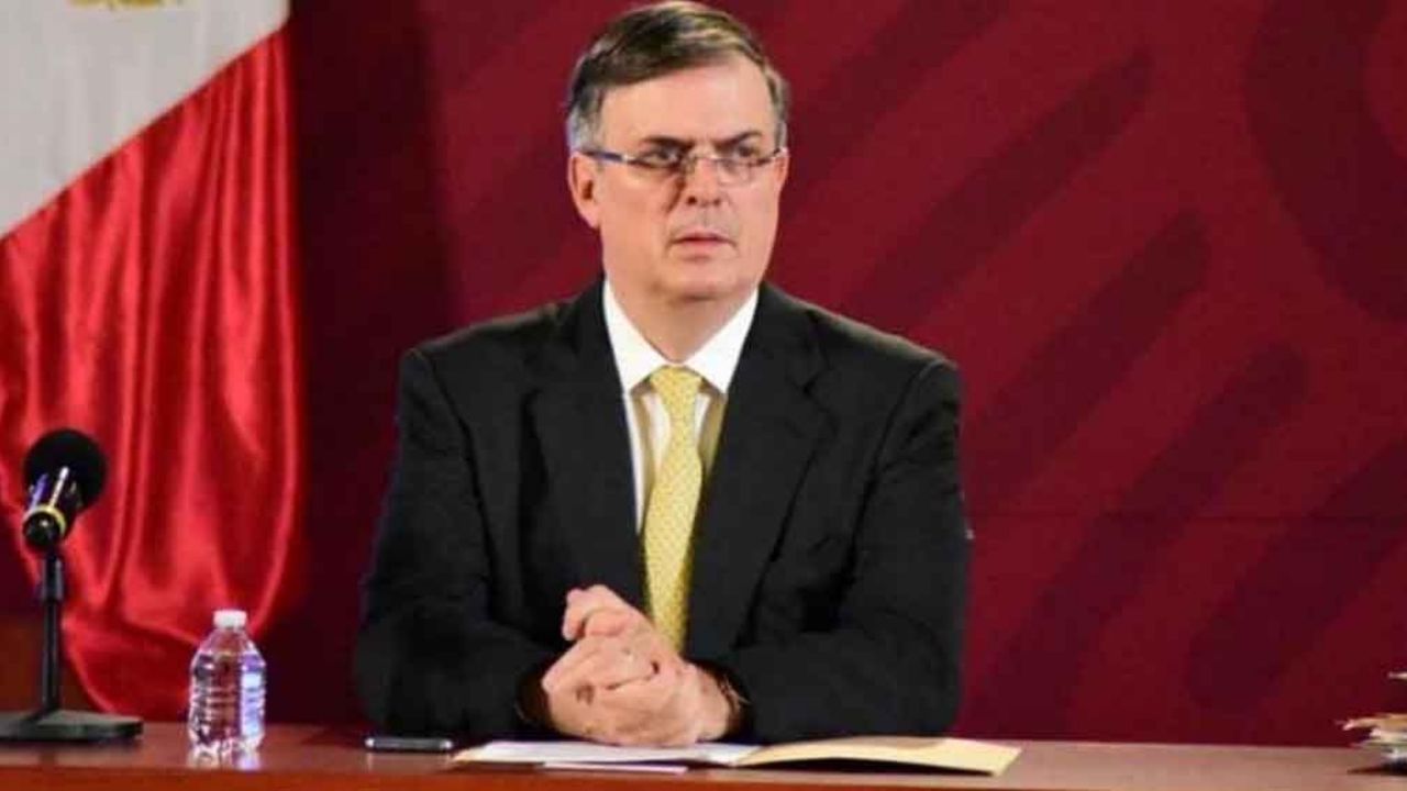 Ebrard se vuelve tendencia al confundir burla de programa francés con felicitación