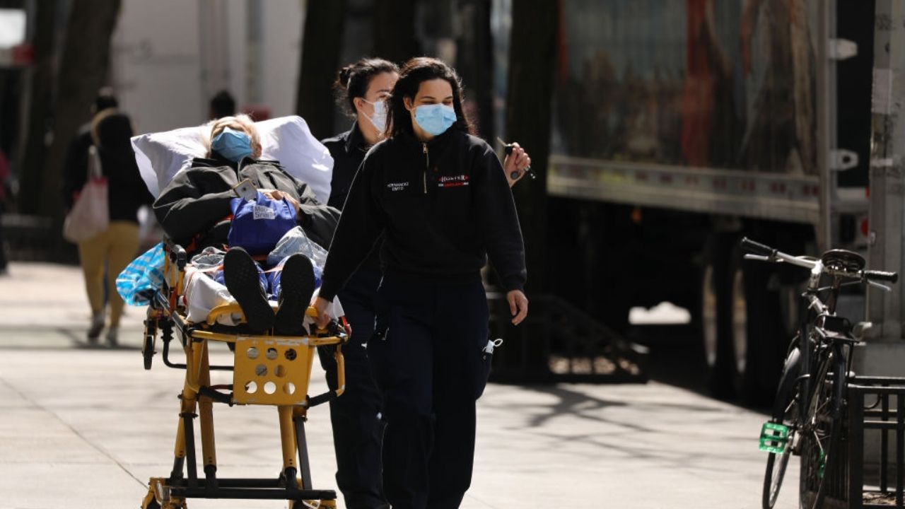 Estados Unidos supera los 300 mil contagios y más de 8 mil muertos por coronavirus