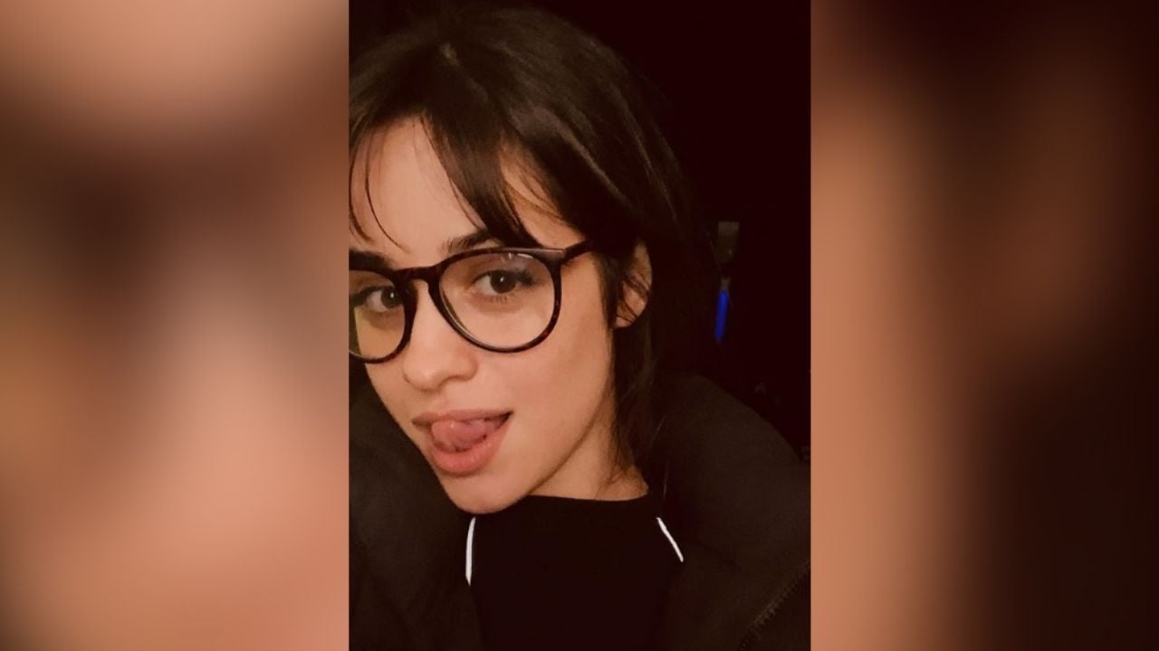 Camila Cabello enciende las redes sociales al cocinar panqueques sin sostén