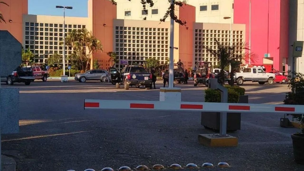 Desarman a policía y rematan a un hombre en hospital privado de Mazatlán