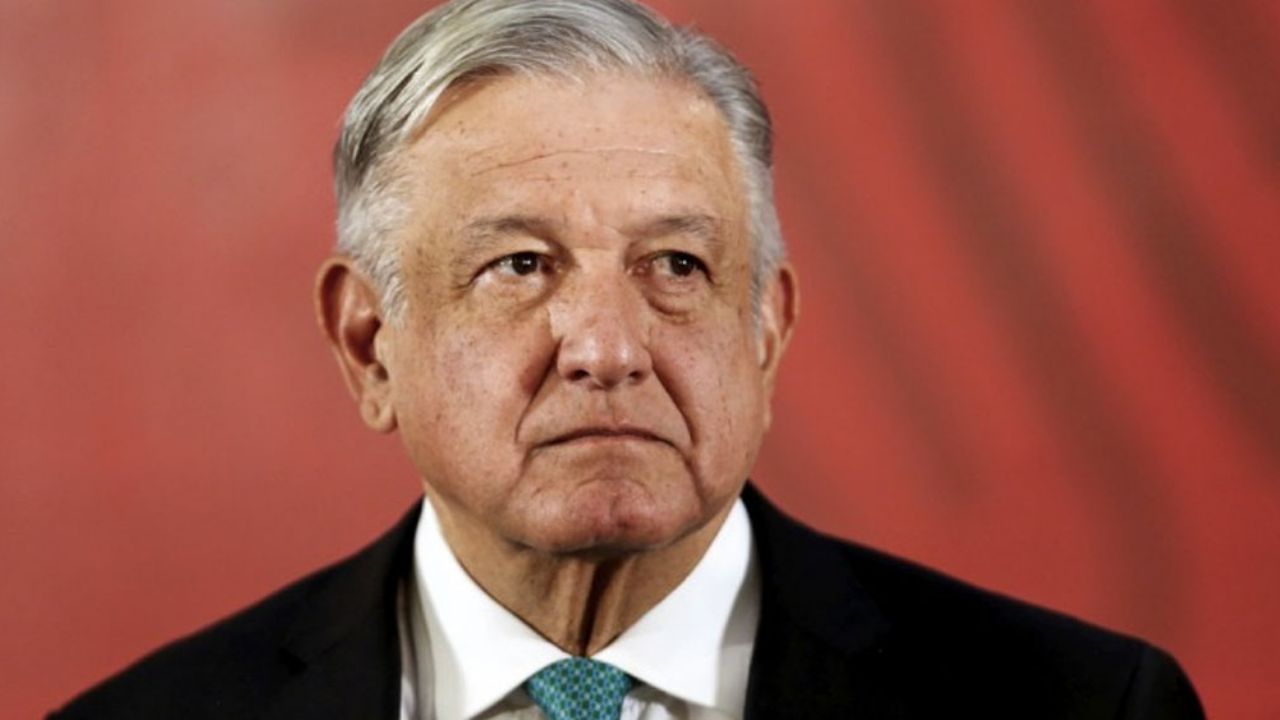 FGR defiende a AMLO con tuit “sin un gramo de inteligencia” y se hace viral