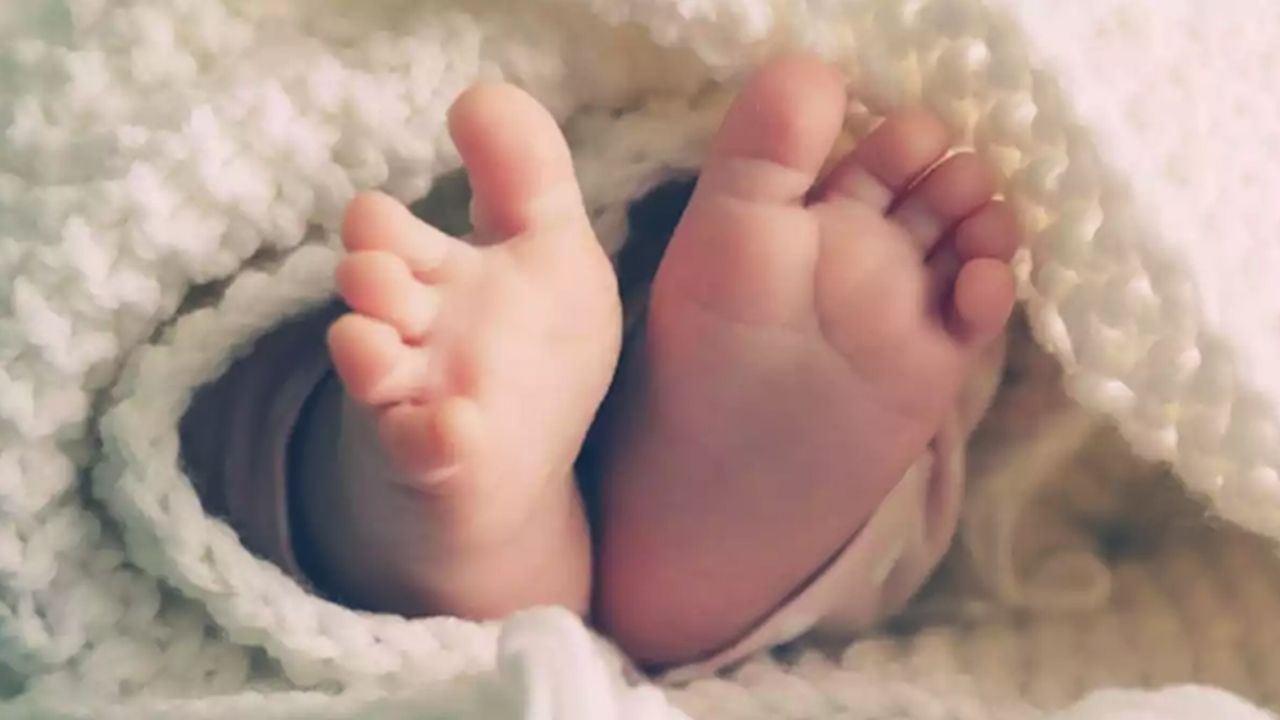 Colgada dentro una bolsa, recién nacida es abandonada en calles de la CDMX