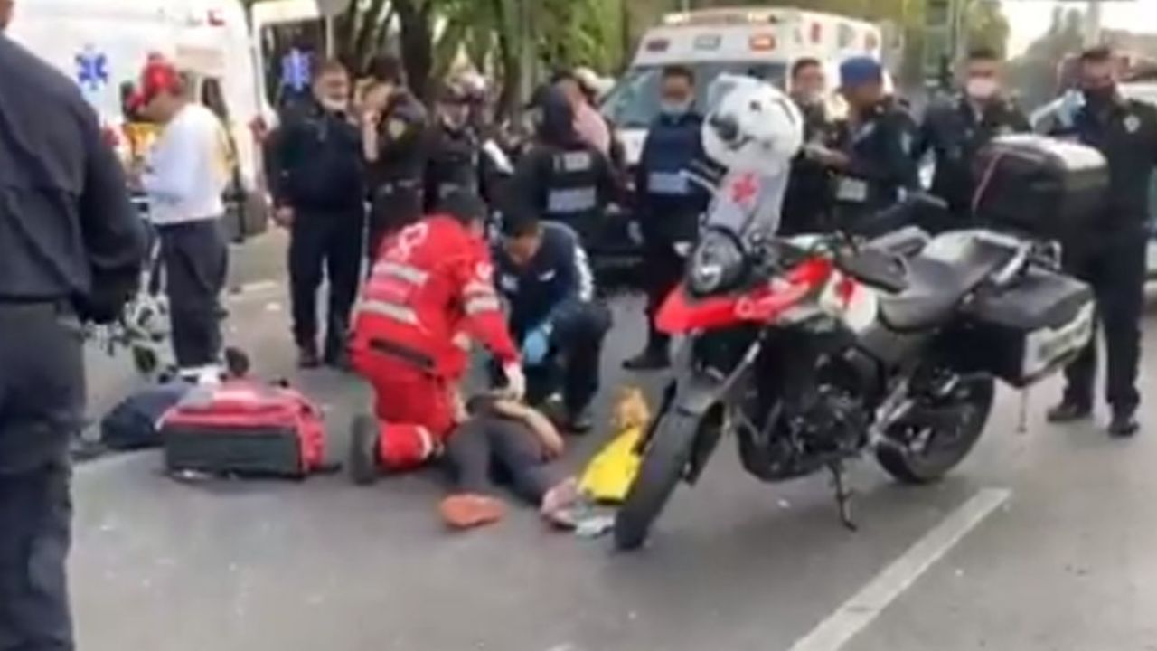 VIDEO: Policías embisten a matrimonio durante alocada persecución