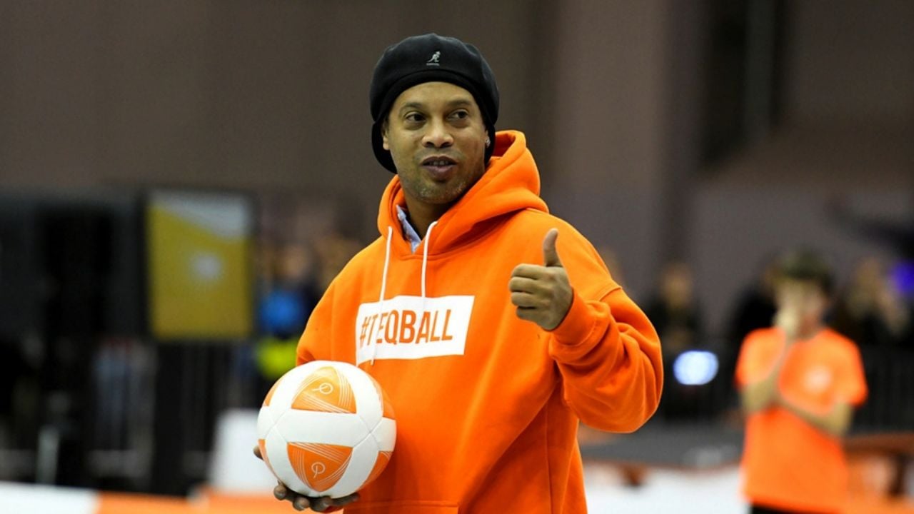 Ronaldinho sale de prisión; cumplirá su condena en un hotel de Paraguay