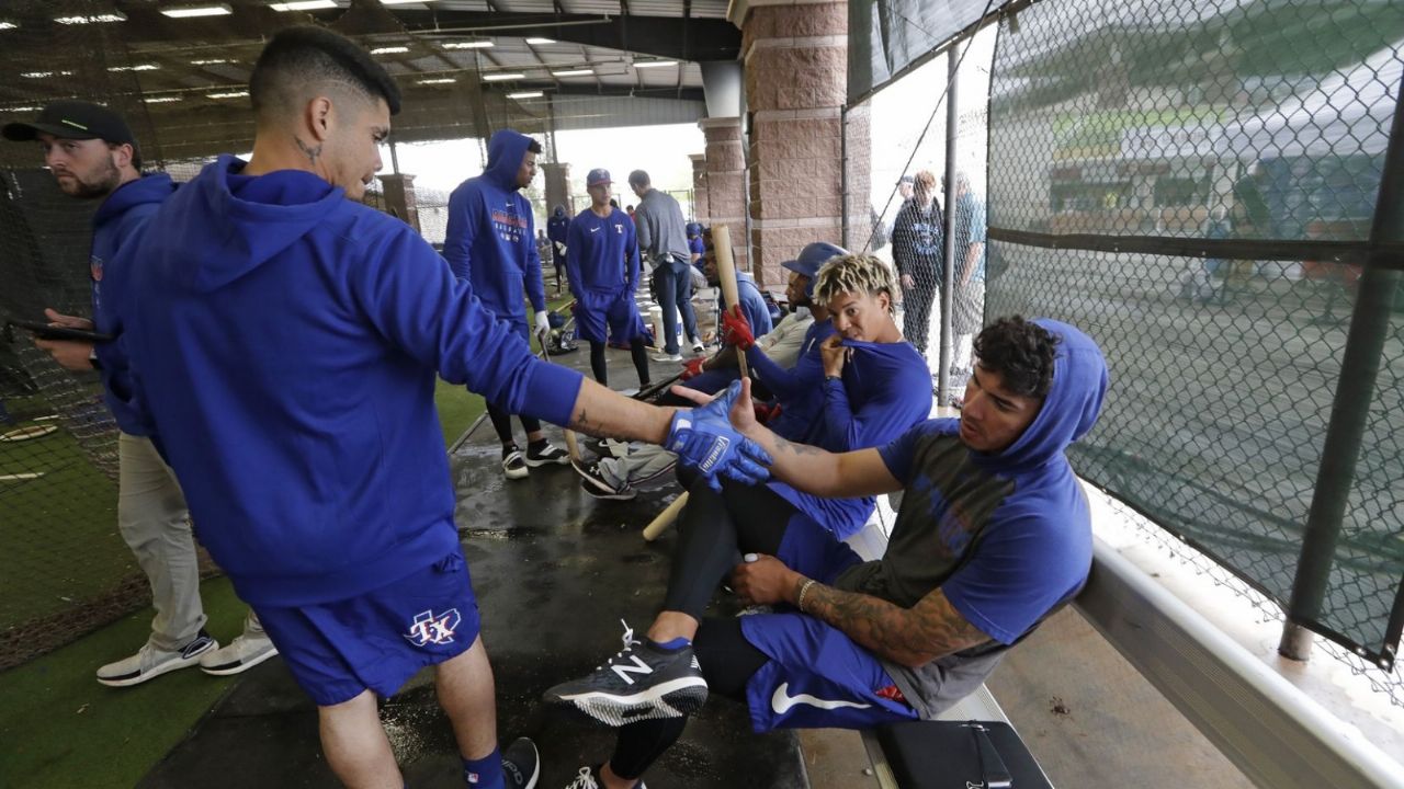 Tres peloteros de los Rangers tienen síntomas de Coronavirus