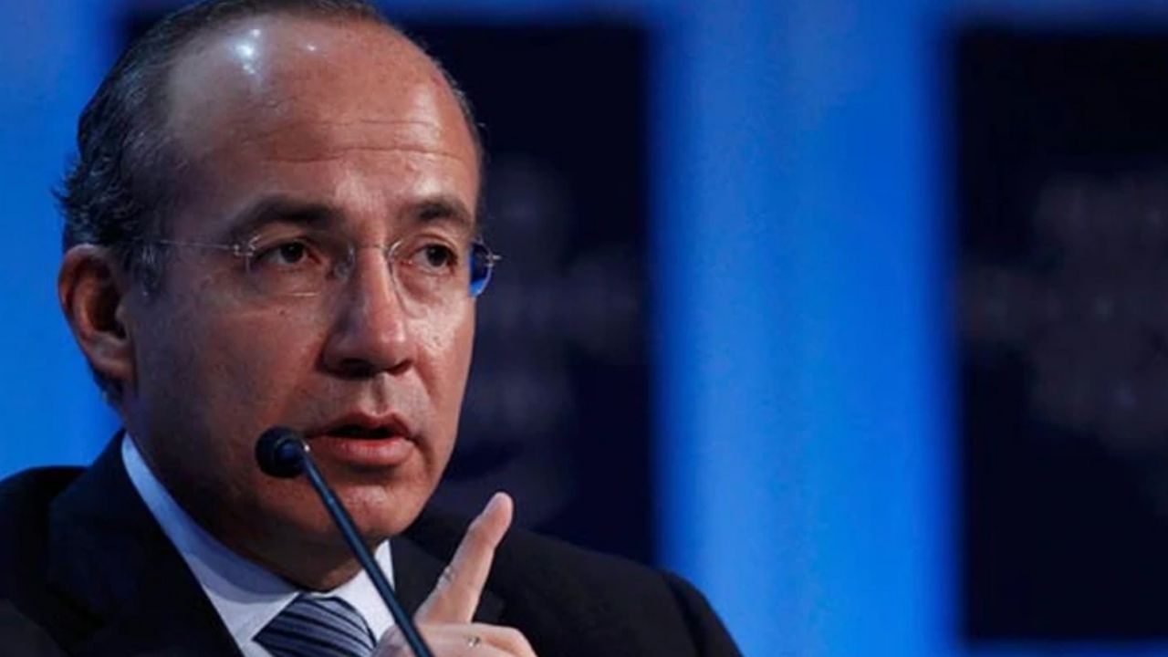 Calderón cita a la Biblia en tuit y usuarios aseguran que estaba borracho al escribir