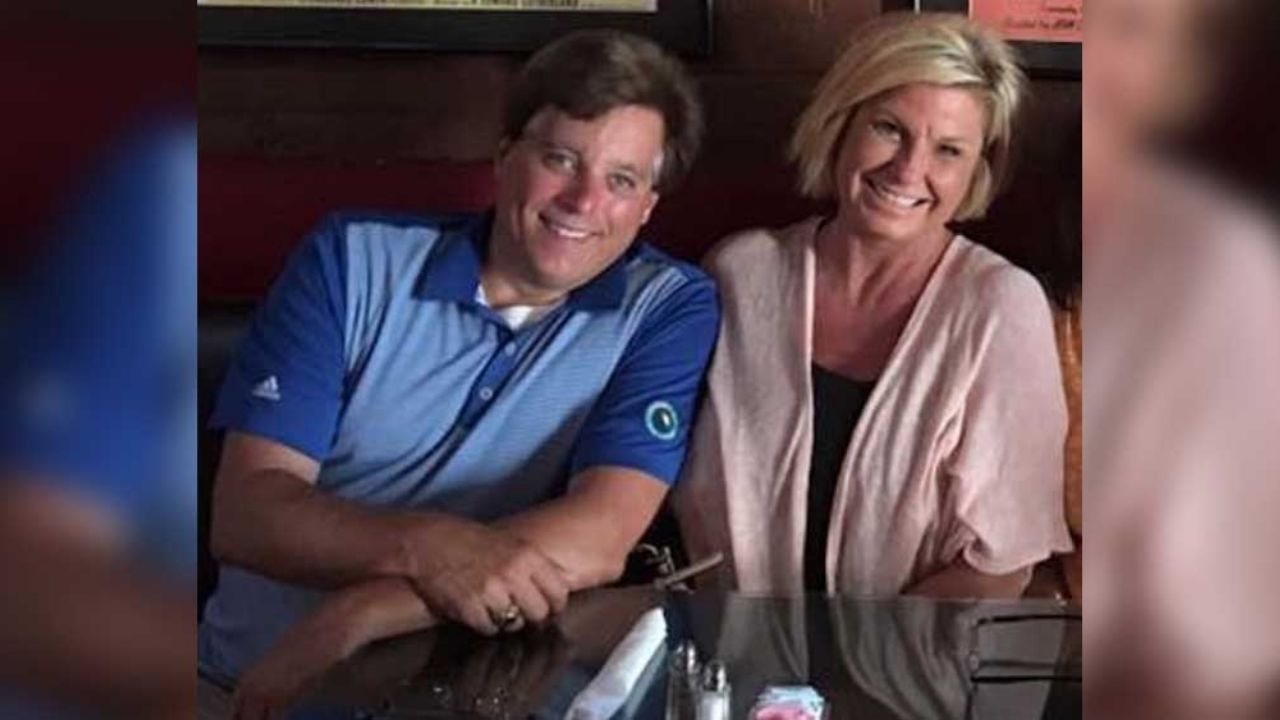 Covid-19: Alcalde envía a la Policía a detener reuniones; hallan a su esposa en fiesta