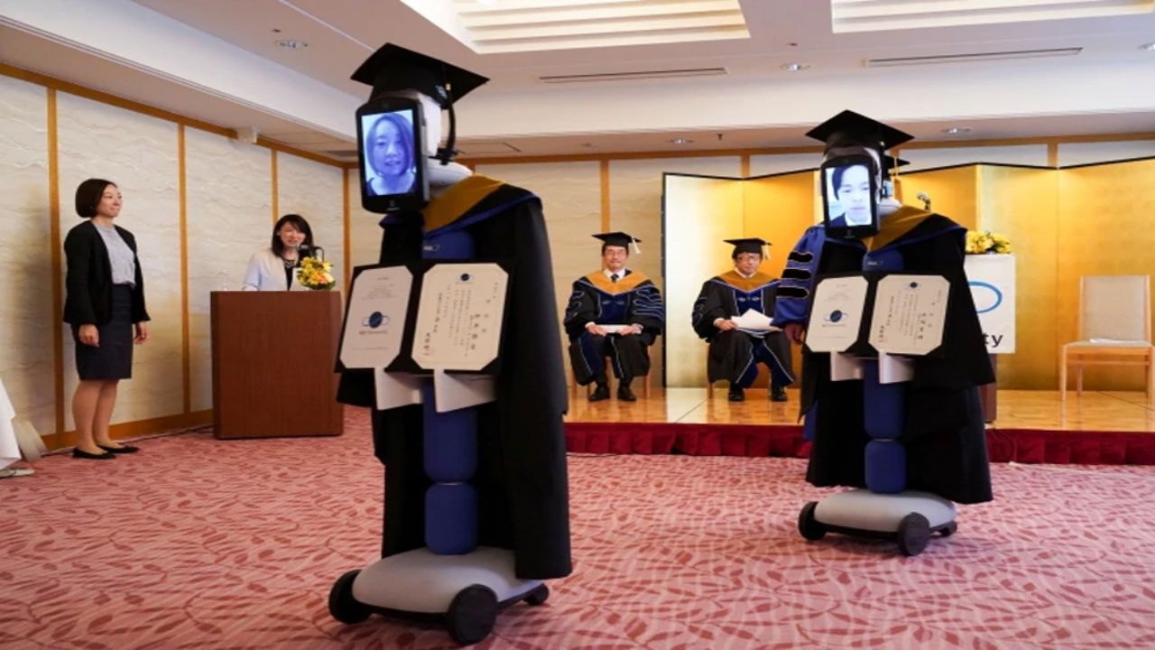 Universidad japonesa hace ceremonia de entrega de diplomas virtualmente