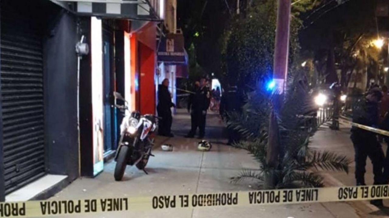 Policía abate a ladrón que intentó despojarlo de su moto en vía pública