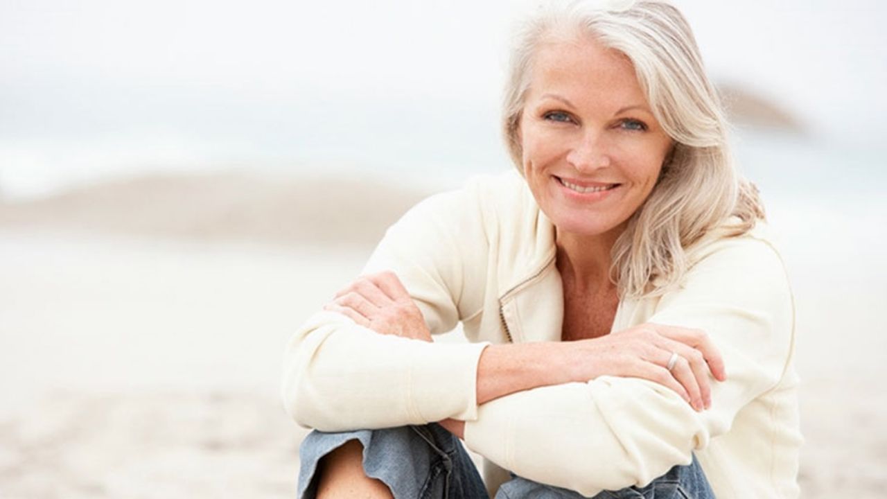 Pérdida de cabello, un síntoma de la menopausia en las mujeres