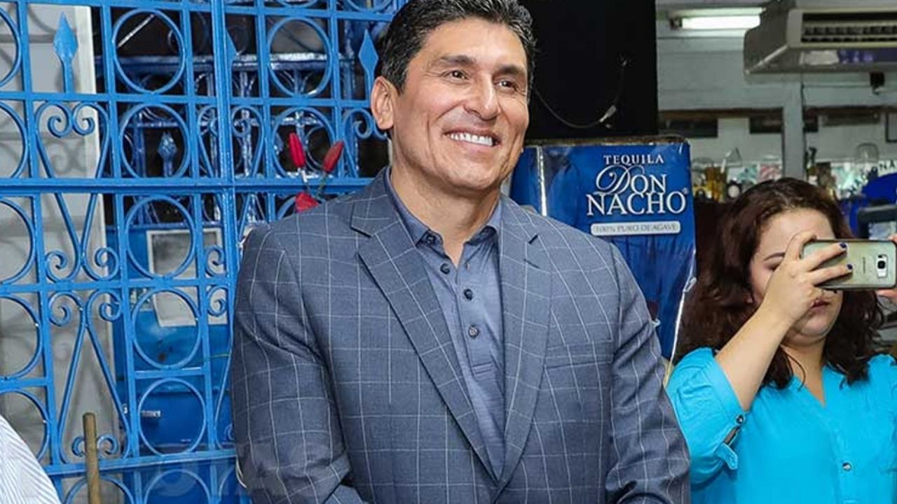 ¡2 gotas de agua! Parecido entre César Lozano y su hijo impacta en redes