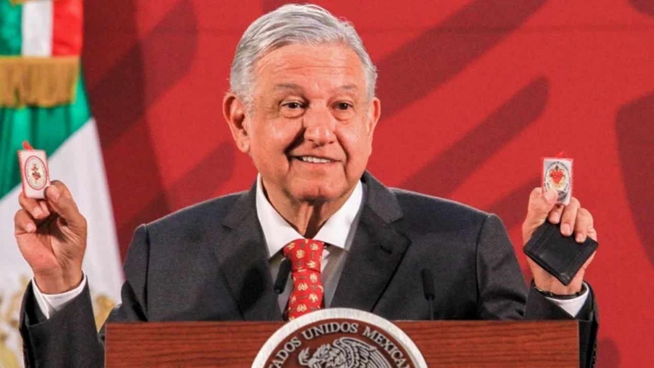 ¡Indignante! AMLO “toca madera” para que no aumenten casos de Covid-19 en México