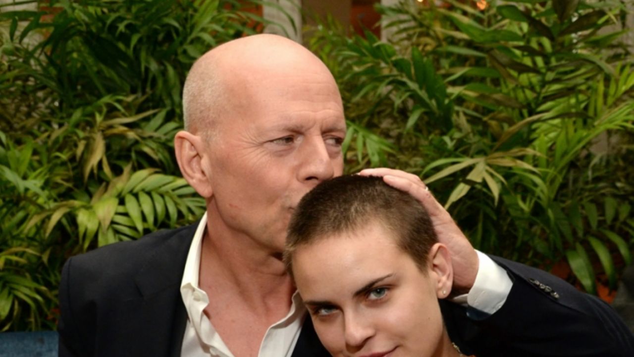 ¡No le es suficiente! Bruce Willis rapa a su hija durante la cuarentena