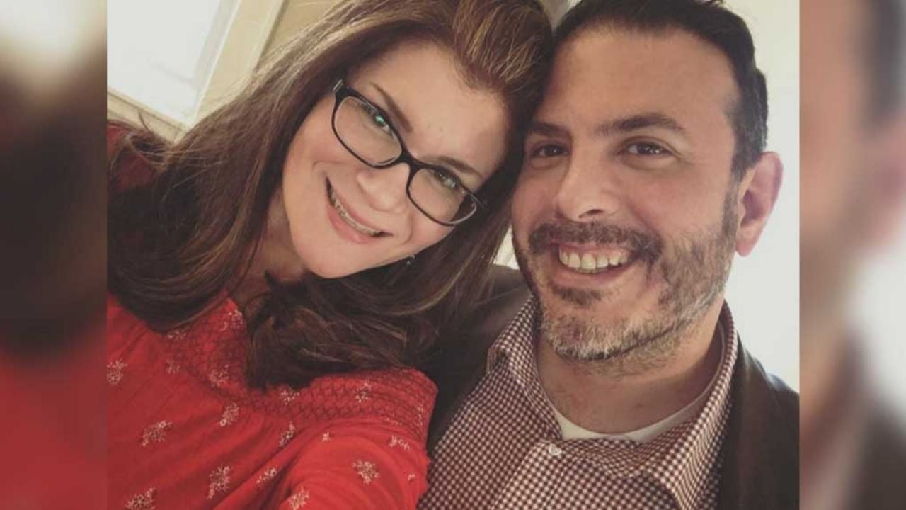 En FaceTime, mujer vio morir a su esposo de Covid-19; oyeron juntos canción de su boda