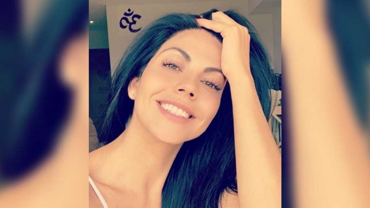 África Zavala luce pancita de embarazo y alienta a mamás ante crisis del Covid-19