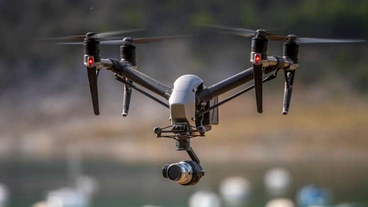 VIDEO: Policías utilizan drones para evidenciar a quienes infringen cuarentena