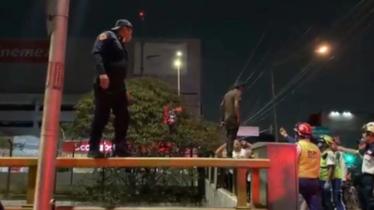 VIDEO VIRAL: Policía de la CDMX salva a hombre al ritmo de Whitney Houston