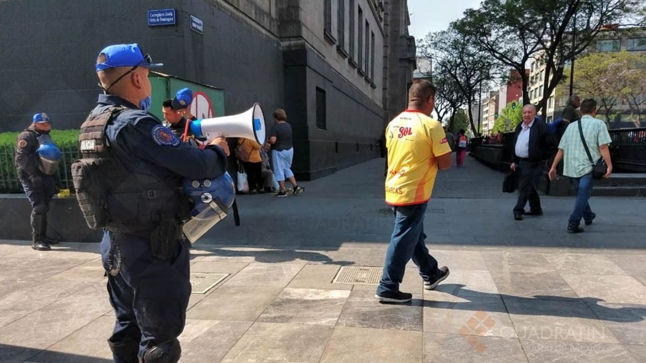 ¡Extraterrestes, quédense en casa! Así pide la policía que respeten la cuarentena