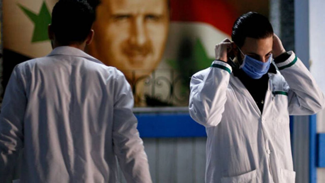 ¡A noquear al coroanvius! Doctor sirio muestra su boxeo dentro del hospital