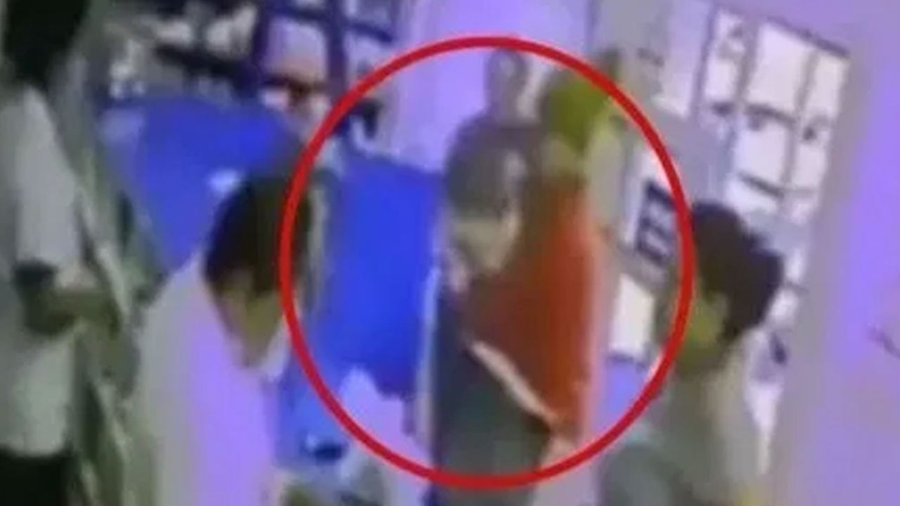 VIDEO: Mujer hace berrinche en farmacia y amenaza con infectarlos de Covid-19