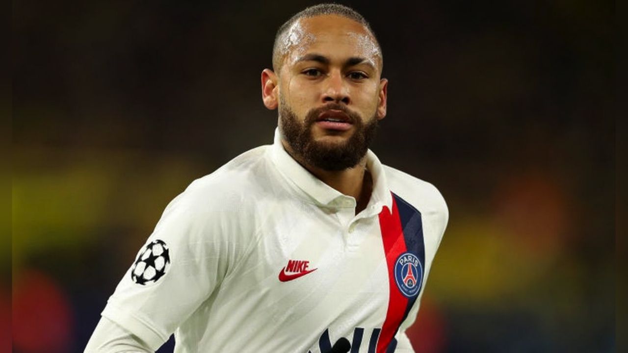 Neymar y el resto del PSG perderán el 50% de su salario por el Covid-19