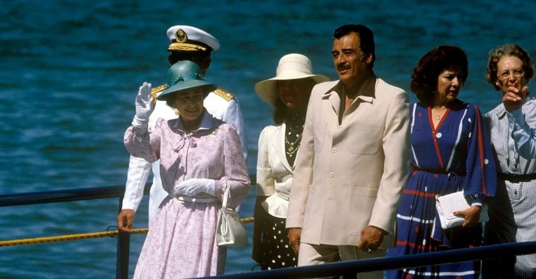 Reina Isabel II llega a México