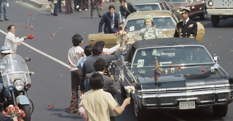 Reina Isabel II recorre México