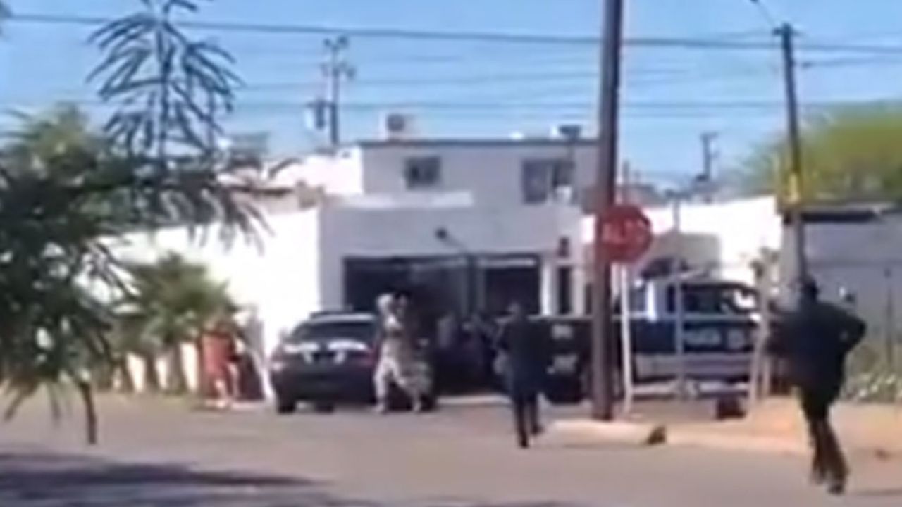 VIDEO: Reportan fuga de reo en penal de Sonora; escaló la barda perimetral