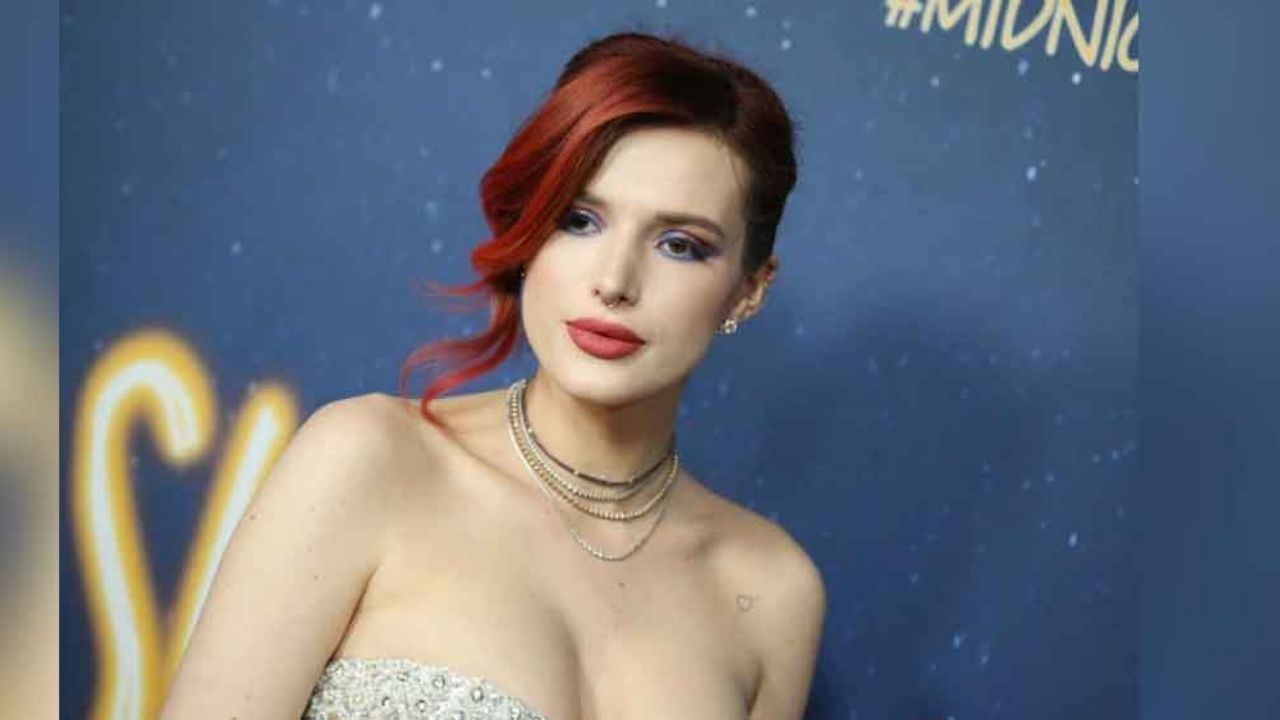 Bella Thorne es víctima de críticas al exhibir su celulitis en short cachetero